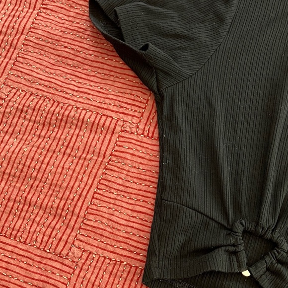 MINKPINK (teen/ women’s size medium / see photos for dimensions) Ribbed Crop Top - Picture 10 of 13